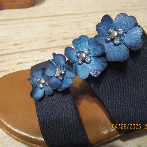 Navy Slip-In Sandals With Decorative Flowers - Size 6.5 - Picture 5 of 6